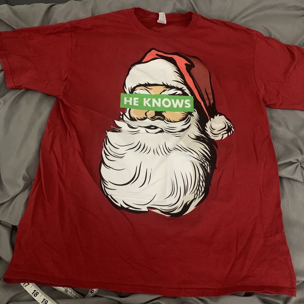 Red Santa Claus HE KNOWS Graphic T Shirt Men's‎ Size Large Christmas Holiday Tee